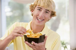 ortho-teenbraces-eating