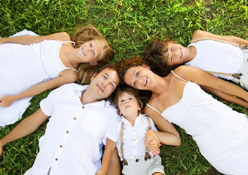 wpid-family-on-grass